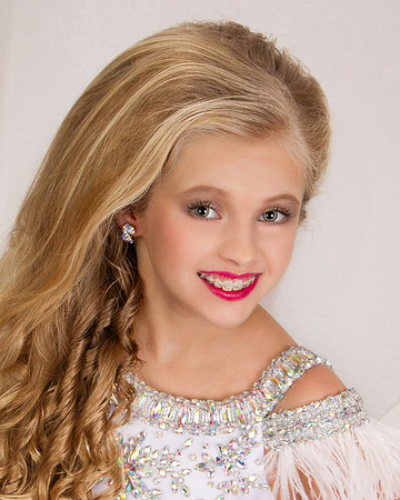 Amis_Amber_HeadShot_7234c_8x10